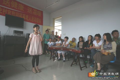 河北省唐山市佛教协会组织志愿者到敬老院慰问演出