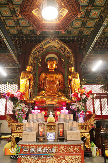 武汉归元禅寺隆重迎请大字读诵版《乾隆大藏经》