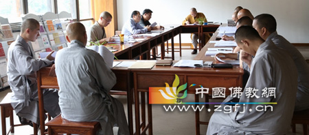 杭州佛学院举行2011级研究生开题报告会.jpg