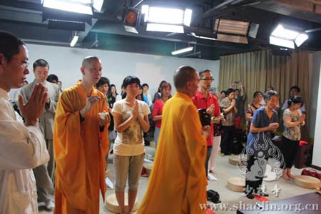 少林寺都市禅堂举行读经会启动暨洒净祈福仪式.jpg