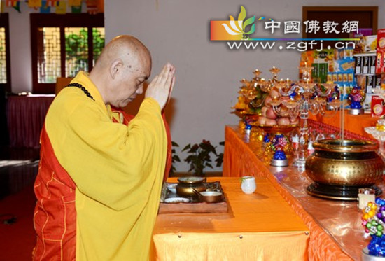 普陀山佛协全山执事第二十一期共修观音七法会隆重举行熏坛仪式.jpg