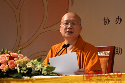 大愿法师主讲“禅与财富自在” 为鹏城播洒千万财富种子.jpg