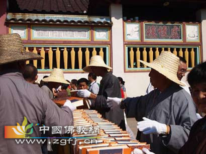 2013年云居山真如禅寺举行大型晒经法会.jpg