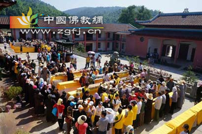 2013年云居山真如禅寺举行大型晒经法会.jpg