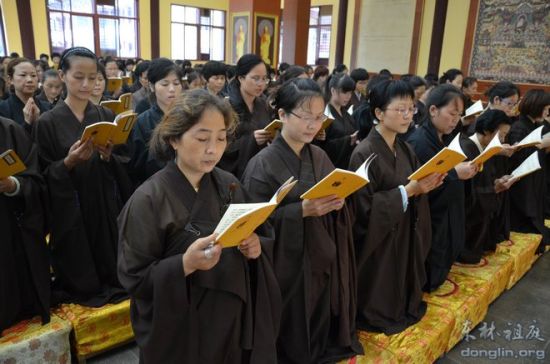 庐山东林寺七月份三皈五戒法会圆满结束.jpg