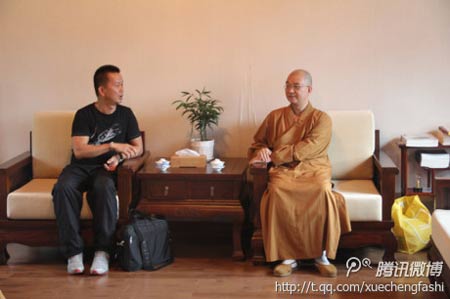 学诚法师会见意大利华人华侨佛教总会秘书长周龙.jpg