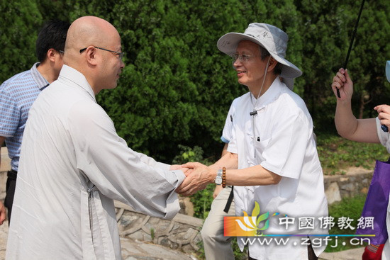 当代著名佛学家霍韬晦教授一行参访四祖寺.jpg