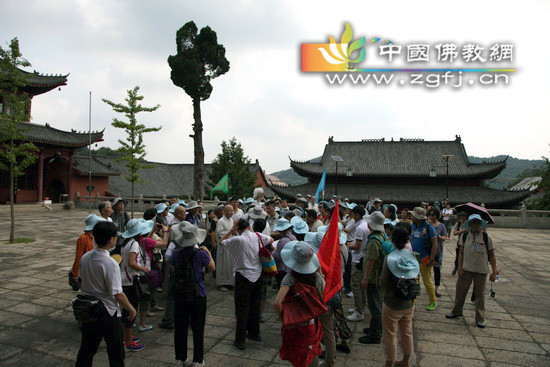 当代著名佛学家霍韬晦教授一行参访四祖寺.jpg