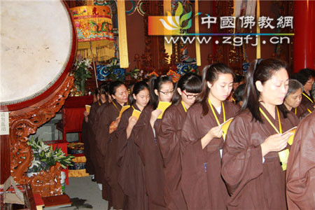 辽宁大庆果成寺举行短期出家修行活动.jpg
