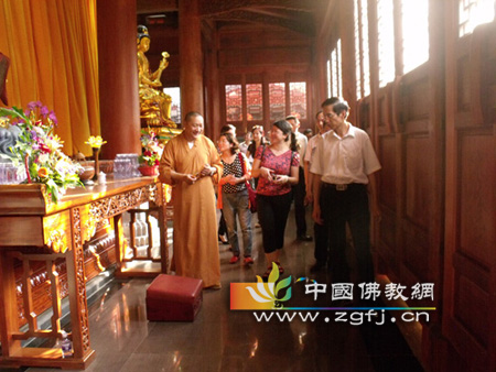 厦门市人大副秘书长李红一行到同安梵天寺参观.jpg