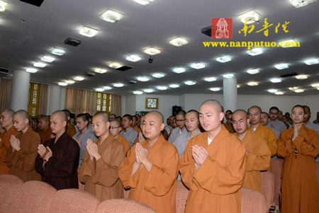 闽南佛学院召开2013年招生考试考前教育说明会.jpg