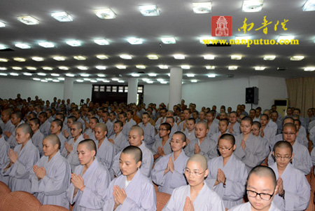闽南佛学院召开2013年招生考试考前教育说明会.jpg