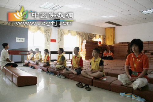 2013弘法寺少儿国学夏令营开营.jpg