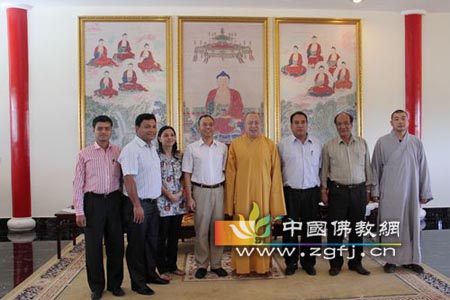 印顺大和尚亲切会见尼泊尔阿尼哥协会主席.jpg