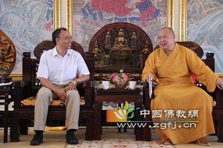 印顺大和尚亲切会见尼泊尔阿尼哥协会主席.jpg