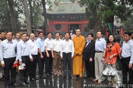 泰国上议院第一副议长素拉猜•力布叻差一行参访嵩山少林寺.jpg