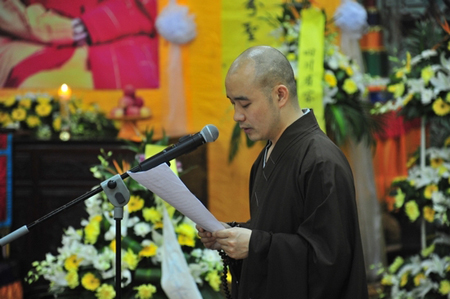 文殊院方丈宗性法师忍痛致追思词缅怀常厚长老.jpg