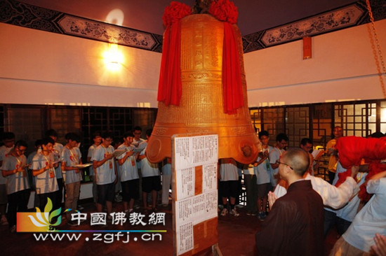 山东博山正觉寺的钟声开启了大学生禅修夏令营的第一天.jpg