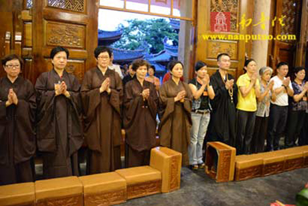 厦门南普陀寺梁皇宝忏法会施放三大士圆满焰口.jpg