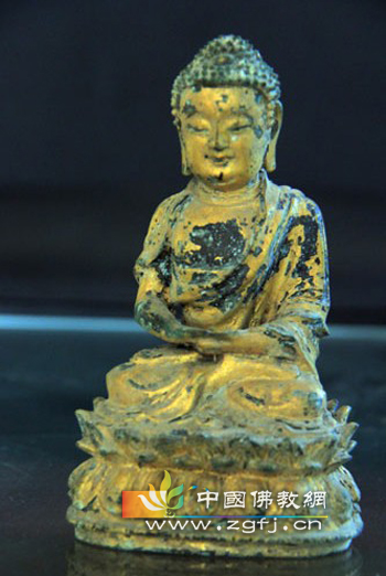 北京门头沟区戒台寺上塔院出土明代鎏金铜佛祖像.jpg