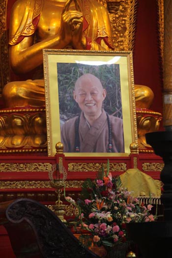河北赵县柏林禅寺隆重举行净慧长老示寂百日追思法会.jpg