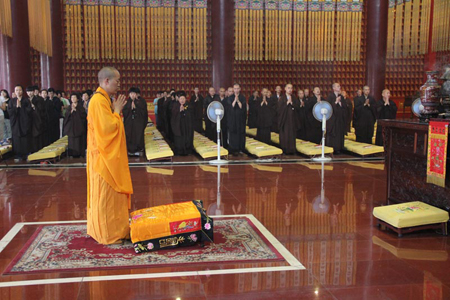 河北赵县柏林禅寺隆重举行净慧长老示寂百日追思法会.jpg
