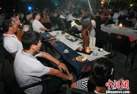 浙江杭州灵隐寺邀请500位僧人与亲人团聚行孝道.jpg