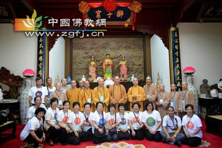 台湾新北市佛教会理事长明空法师朝圣普陀山.jpg