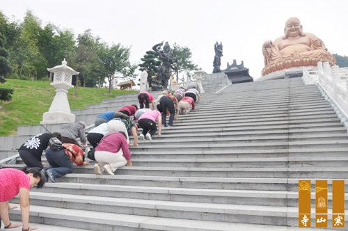 江苏苏州寒山寺居士朝拜团一行40人前往宁波朝拜.jpg
