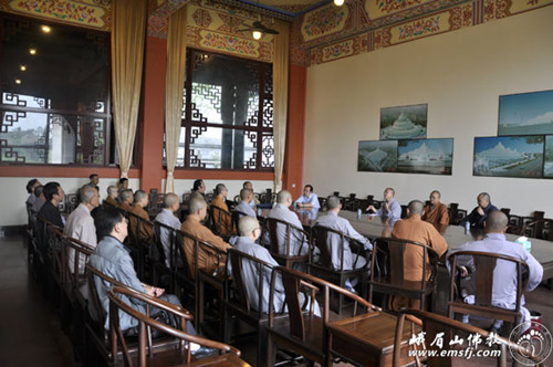 峨眉山佛学院教师座谈会在峨眉山大佛禅院如意轩举行.jpg