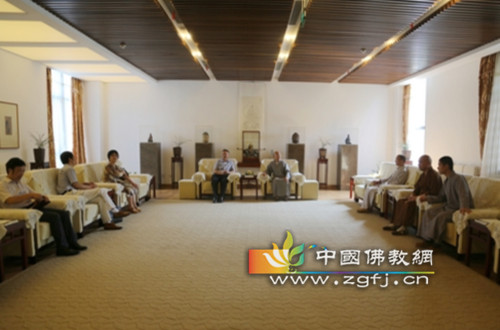 杭州民宗局领导一行到浙江杭州佛学院慰问.jpg
