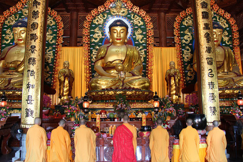福建厦门梵天禅寺举行“千佛”祈福消灾功德法会.jpg