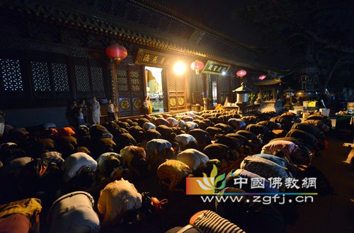浙江普陀山普济禅寺隆重举行“拜月”祈福法会.jpg