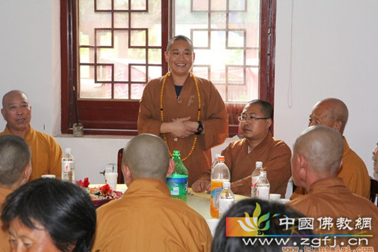 茶话会上果通大和尚开示