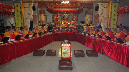 福建厦门白鹿洞寺举行为期一个月的恭诵《地藏经》共修法会.jpg