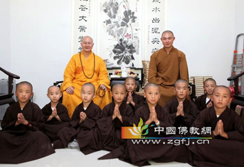 传喜法师应邀到江苏无锡横山寺主持孝亲报恩慈悲心灵讲座.jpg