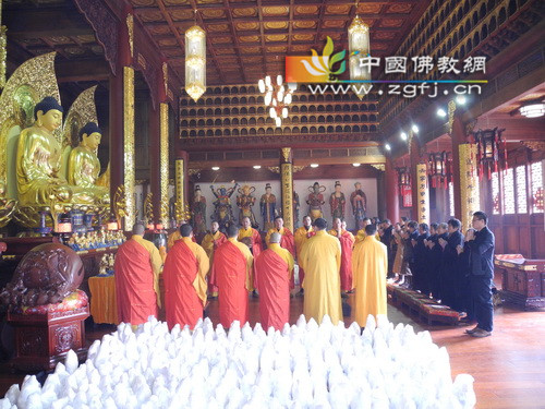 上海西林禅寺为“500罗汉”举行安坐上供仪式.jpg