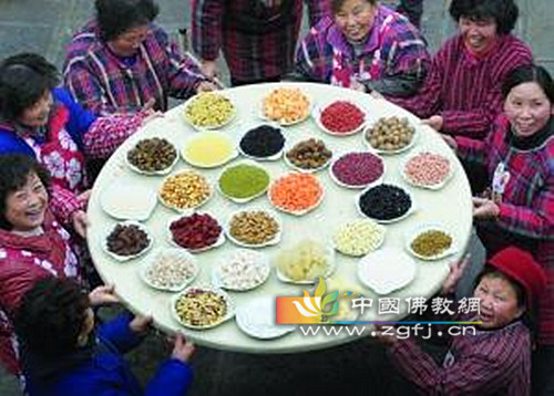 “腊八节”江苏南京多家寺庙施粥.jpg