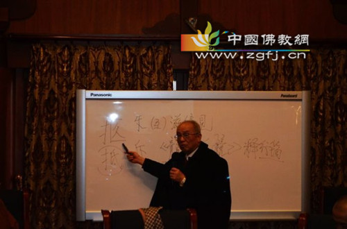 钱超尘教授在北京龙泉寺做题《古籍校勘的意义和方法》演讲.jpg