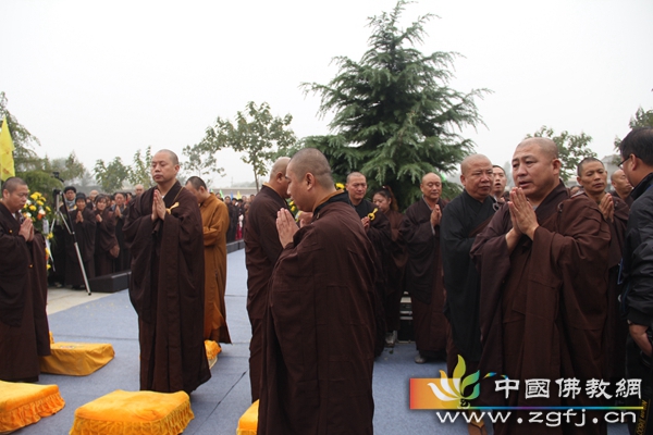 弘公示寂十周年千人追思传供纪念回向大法会在南宫普彤寺举行