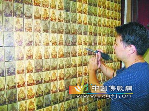 巨幅五百罗汉组合烙画出炉 呈现巨大佛字.jpg
