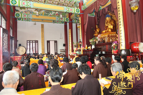 福建厦门碧山岩寺举行恭请藏经法会.jpg