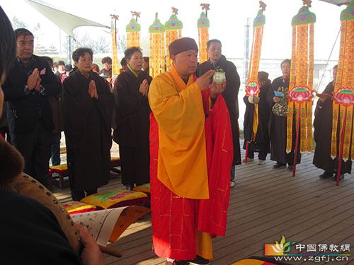 慧忍法师主法.JPG