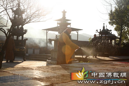 慧日禅寺为纪念悟公上人圆寂九周年举办吉祥普佛、放生法会