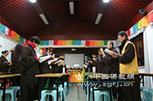 北京龙泉寺举办为期两天的释迦牟尼佛出家日精进共修法会.jpg