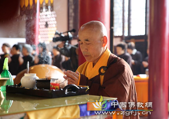 慧日禅寺监院释果义法师主持礼拜《慈悲观音宝忏》共修法会