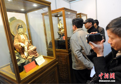 台湾精美工艺佛像全国工艺品交易会上吸睛.jpg