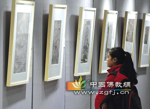 敦煌藏经洞流失海外珍品复制展在天水师院艺术馆举办.jpg