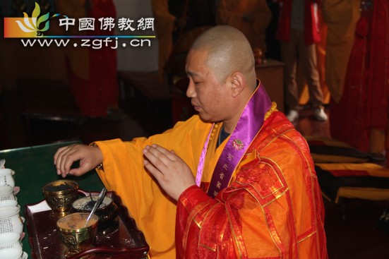 果通大和尚拈香主法.jpg