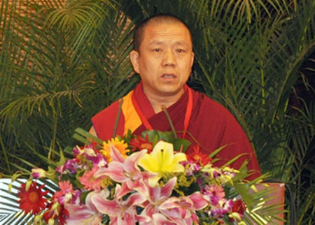新当选会长的胡雪峰喇嘛发言
